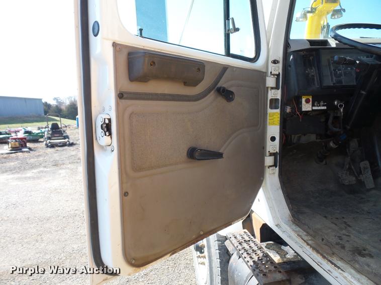 image for item J1551 1999 International 2554 vacuum truck