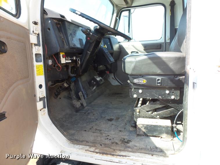 image for item J1551 1999 International 2554 vacuum truck