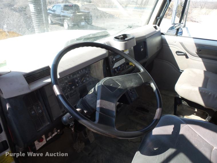 image for item J1551 1999 International 2554 vacuum truck