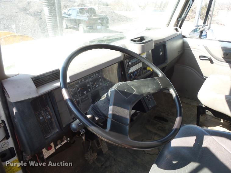 image for item J1551 1999 International 2554 vacuum truck