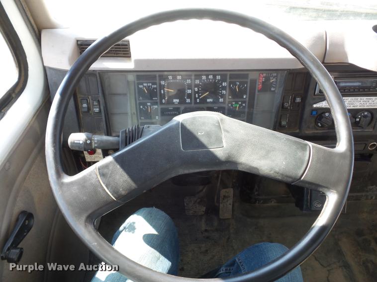 image for item J1551 1999 International 2554 vacuum truck