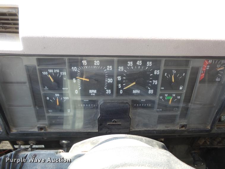 image for item J1551 1999 International 2554 vacuum truck