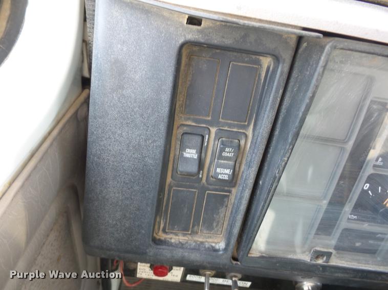 image for item J1551 1999 International 2554 vacuum truck