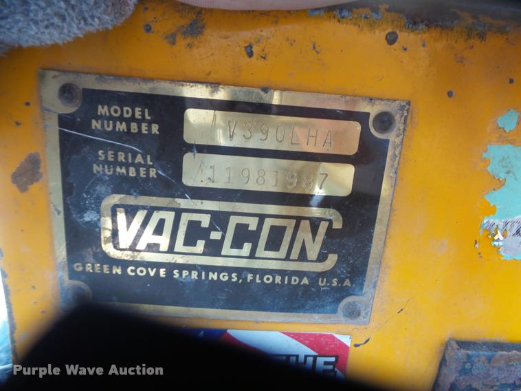 image for item J1551 1999 International 2554 vacuum truck