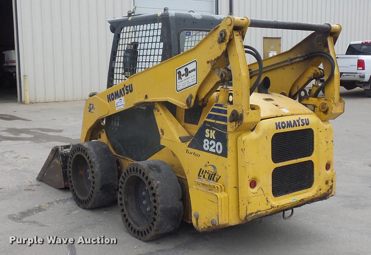 image for item J1567 2006 Komatsu SK820 skid steer