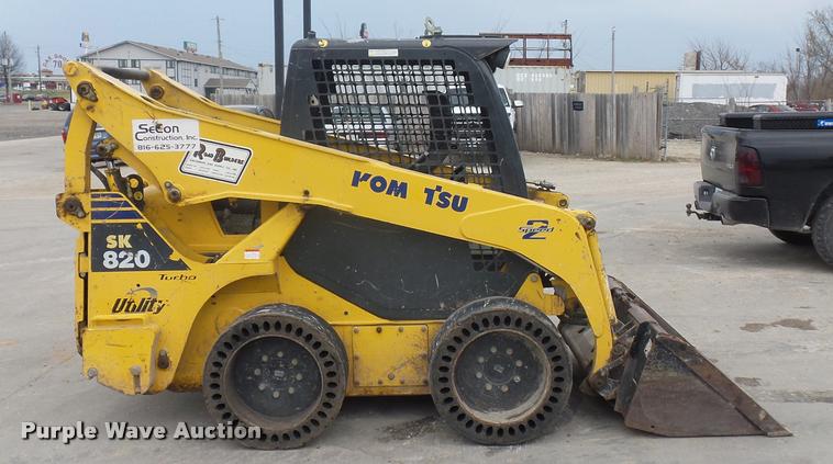 image for item J1567 2006 Komatsu SK820 skid steer