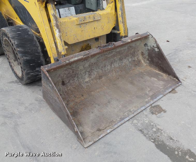 image for item J1567 2006 Komatsu SK820 skid steer