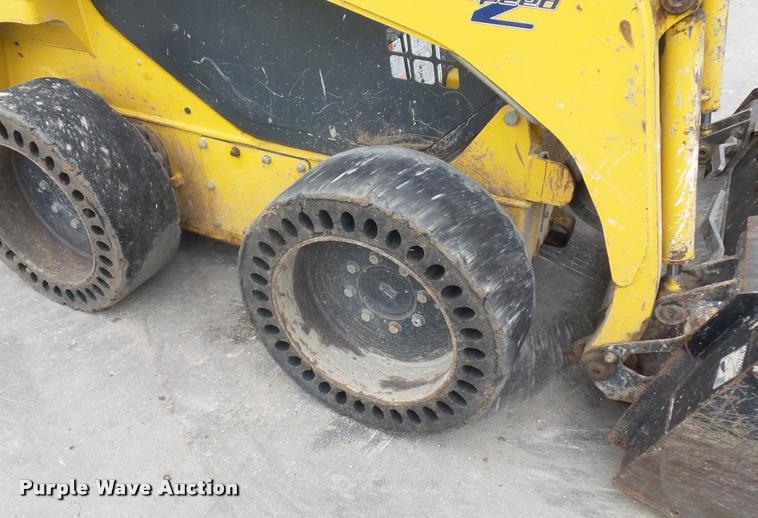 image for item J1567 2006 Komatsu SK820 skid steer