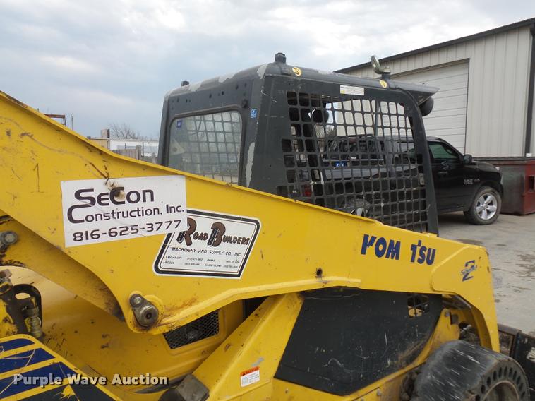 image for item J1567 2006 Komatsu SK820 skid steer