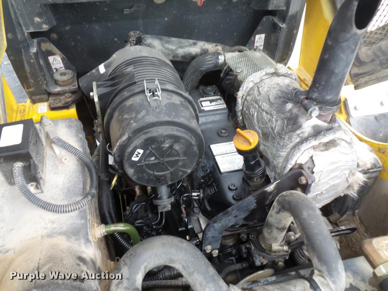 image for item J1567 2006 Komatsu SK820 skid steer