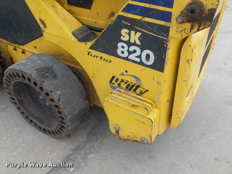image for item J1567 2006 Komatsu SK820 skid steer