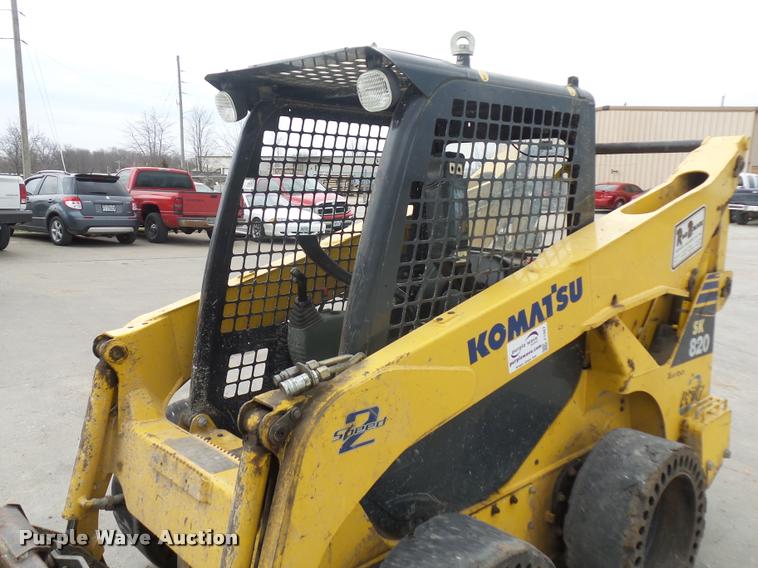 image for item J1567 2006 Komatsu SK820 skid steer