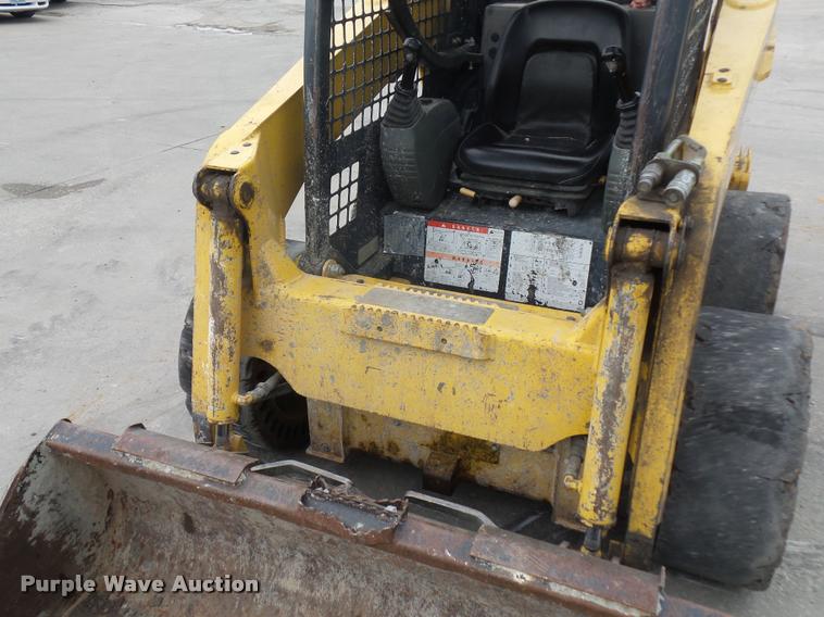 image for item J1567 2006 Komatsu SK820 skid steer