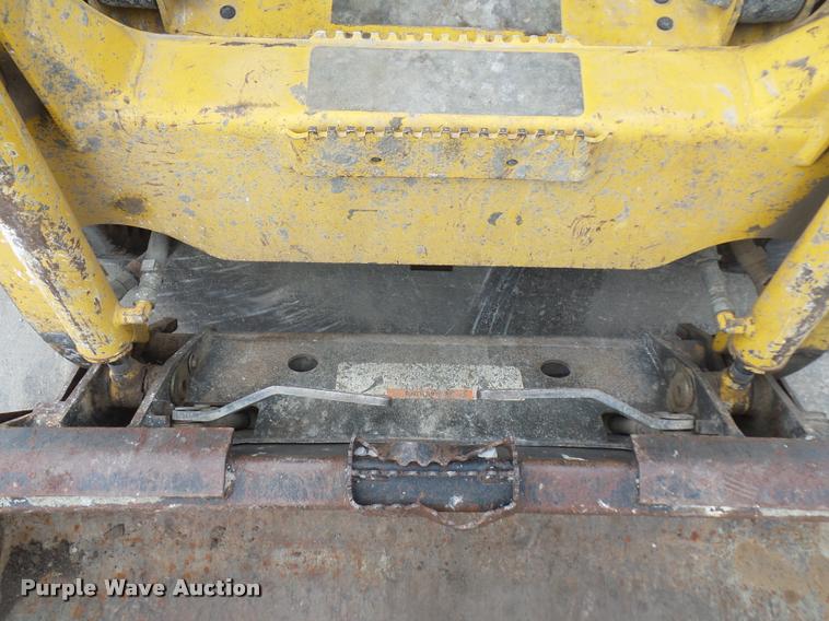 image for item J1567 2006 Komatsu SK820 skid steer