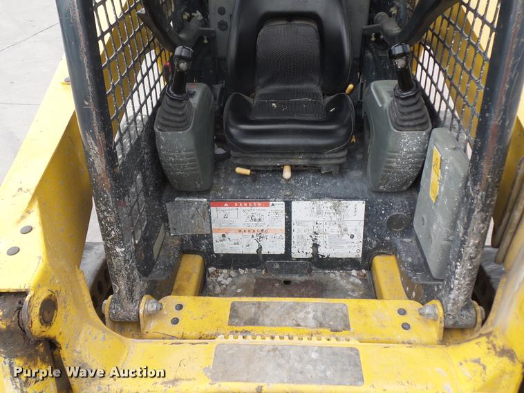 image for item J1567 2006 Komatsu SK820 skid steer