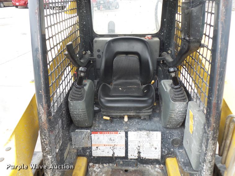 image for item J1567 2006 Komatsu SK820 skid steer