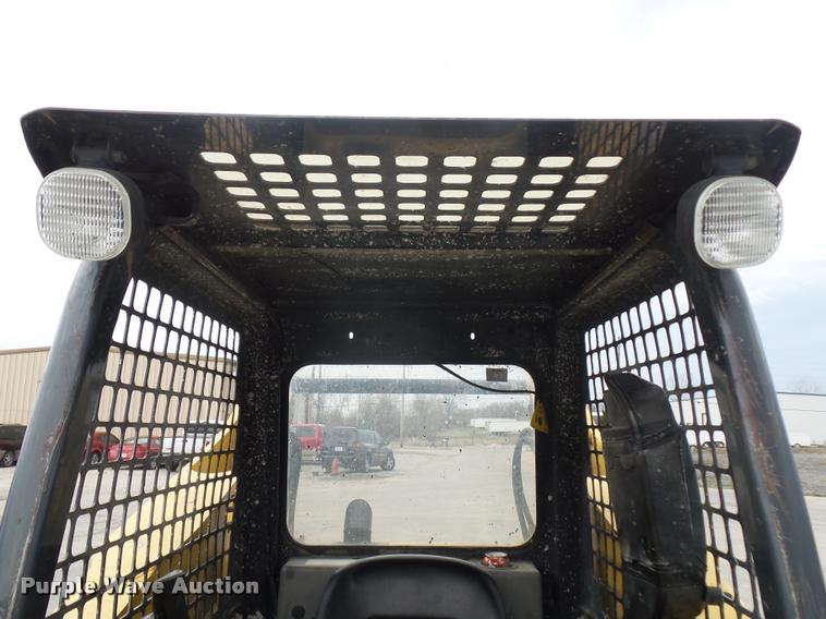 image for item J1567 2006 Komatsu SK820 skid steer