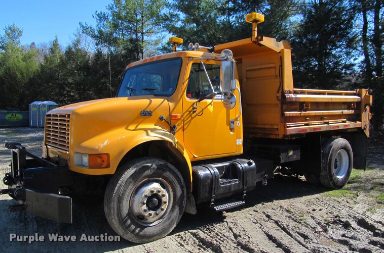 image for item J2613 2002 International 4900 dump truck