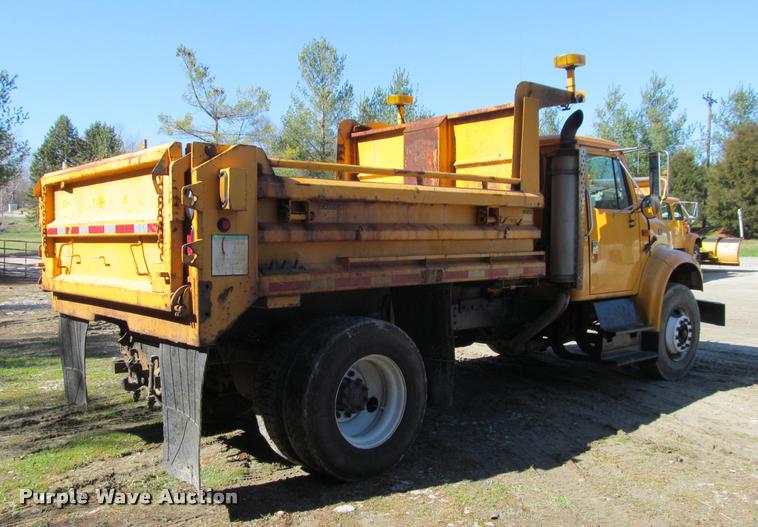 image for item J2613 2002 International 4900 dump truck