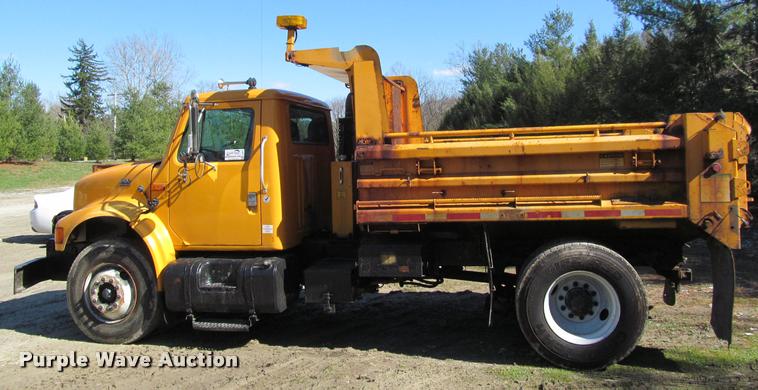 image for item J2613 2002 International 4900 dump truck
