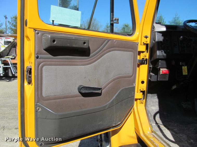 image for item J2613 2002 International 4900 dump truck