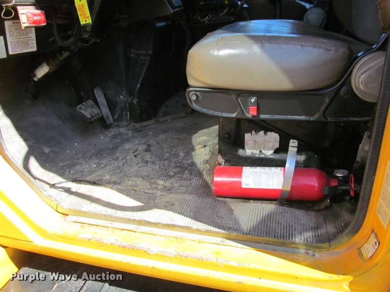 image for item J2613 2002 International 4900 dump truck