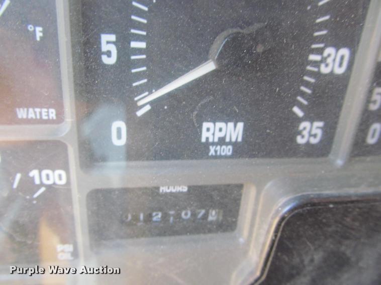 image for item J2613 2002 International 4900 dump truck