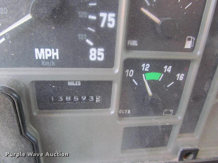 image for item J2613 2002 International 4900 dump truck