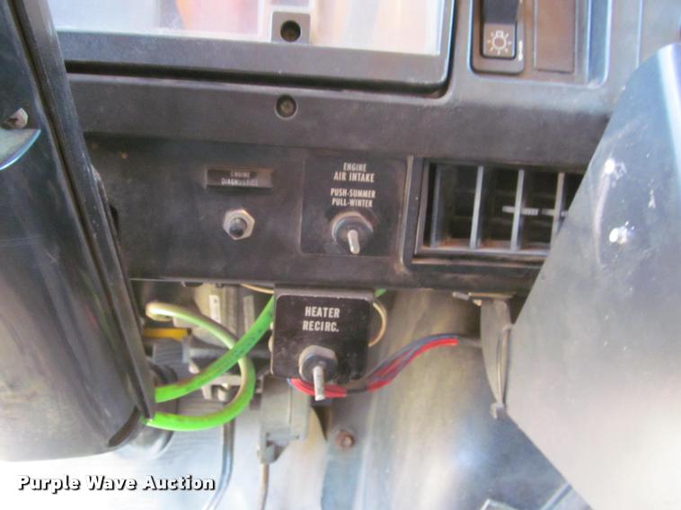 image for item J2613 2002 International 4900 dump truck