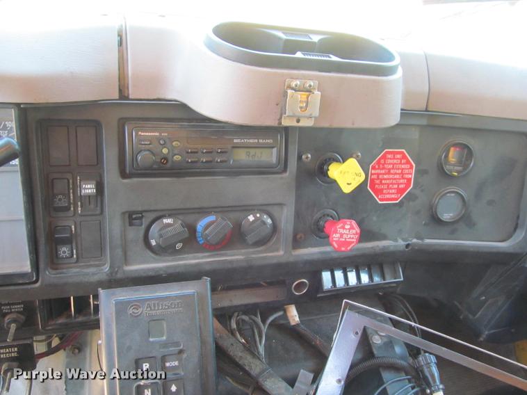 image for item J2613 2002 International 4900 dump truck