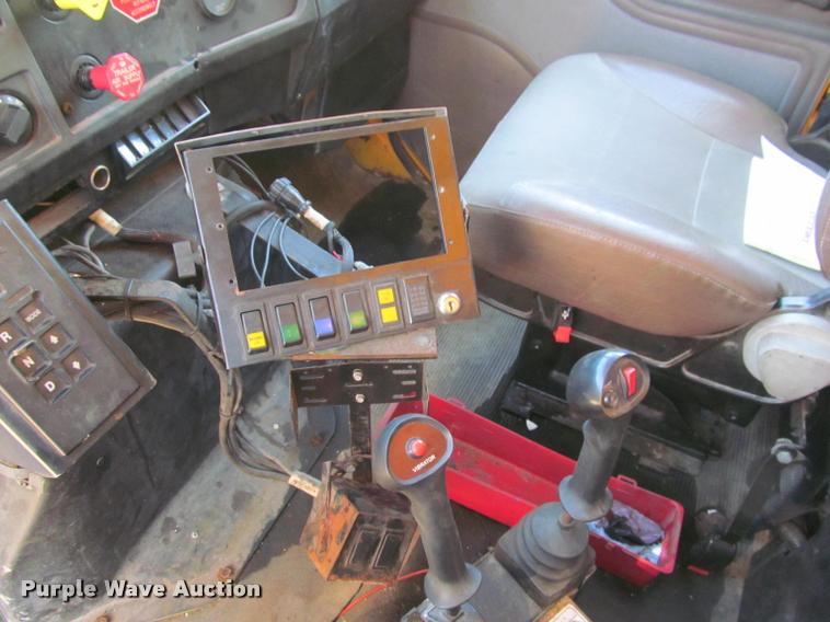 image for item J2613 2002 International 4900 dump truck