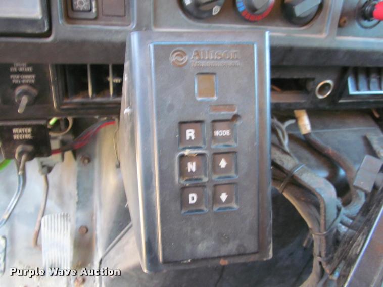 image for item J2613 2002 International 4900 dump truck