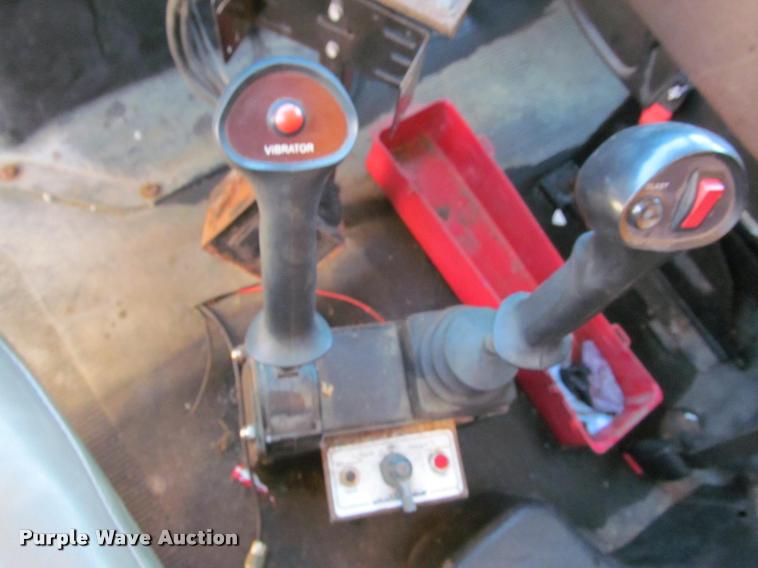 image for item J2613 2002 International 4900 dump truck