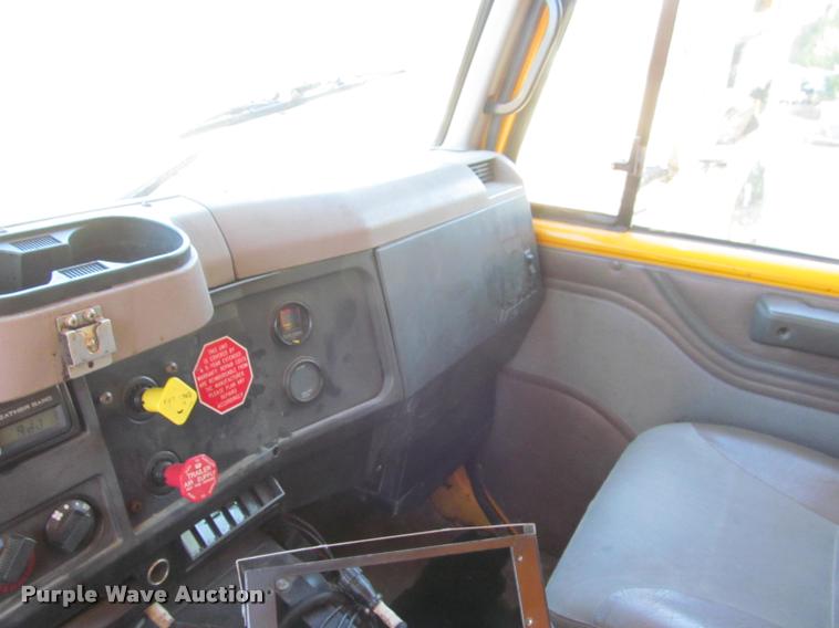 image for item J2613 2002 International 4900 dump truck