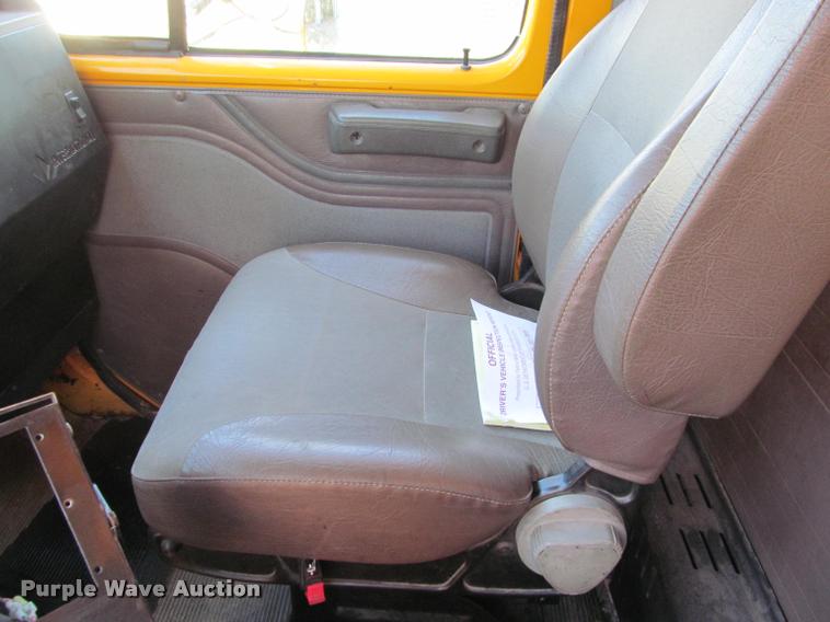 image for item J2613 2002 International 4900 dump truck