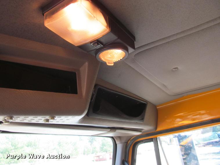 image for item J2613 2002 International 4900 dump truck