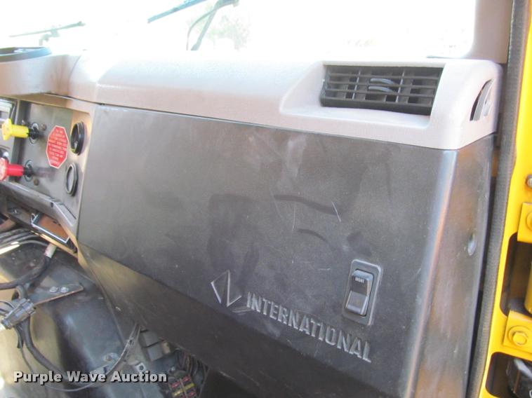 image for item J2613 2002 International 4900 dump truck