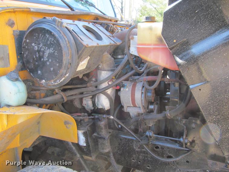 image for item J2613 2002 International 4900 dump truck