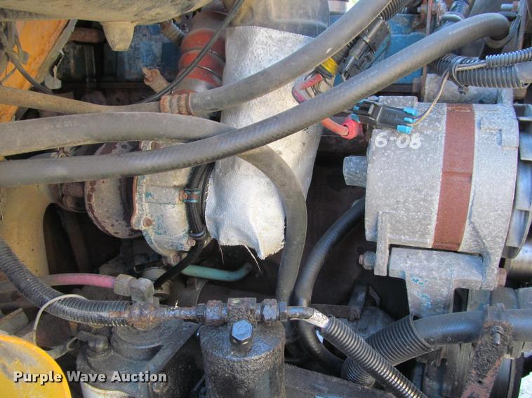 image for item J2613 2002 International 4900 dump truck