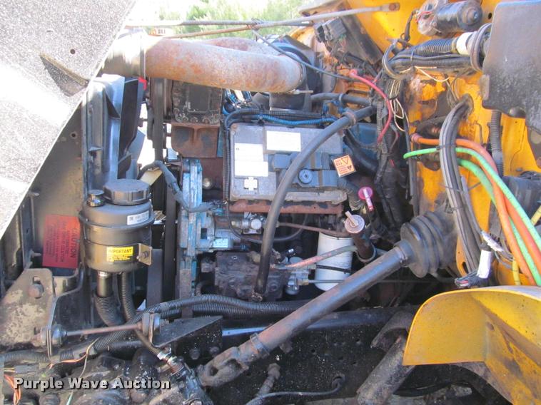 image for item J2613 2002 International 4900 dump truck