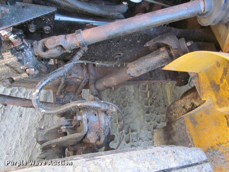 image for item J2613 2002 International 4900 dump truck