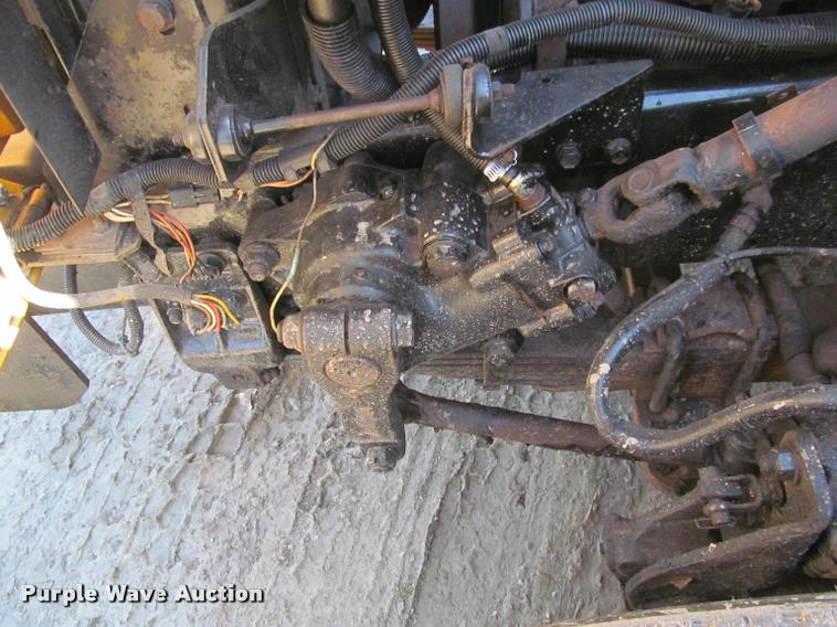 image for item J2613 2002 International 4900 dump truck