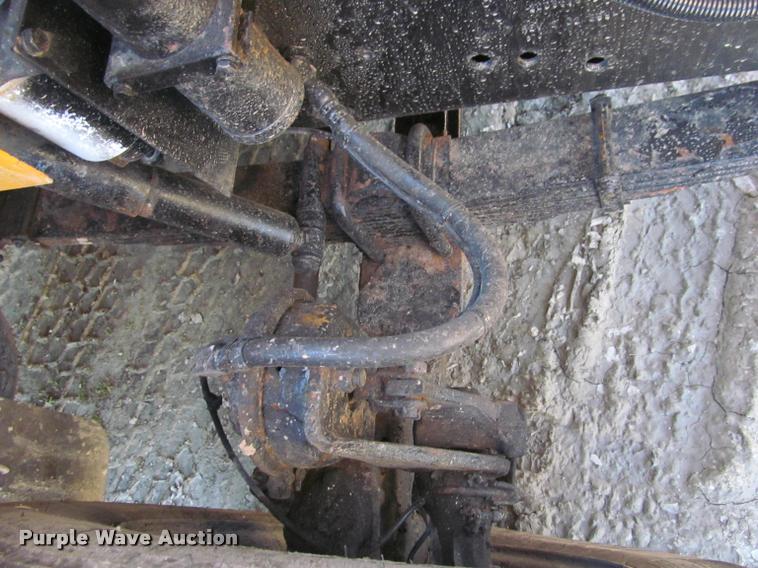 image for item J2613 2002 International 4900 dump truck