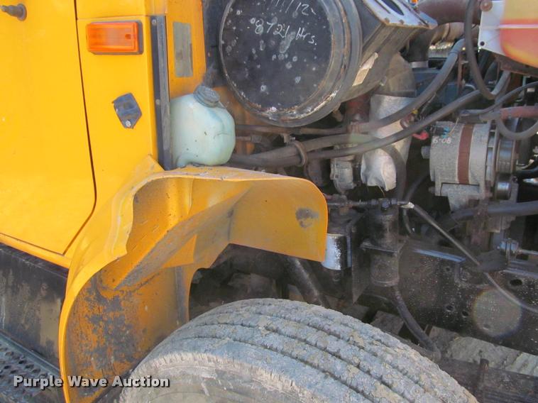 image for item J2613 2002 International 4900 dump truck