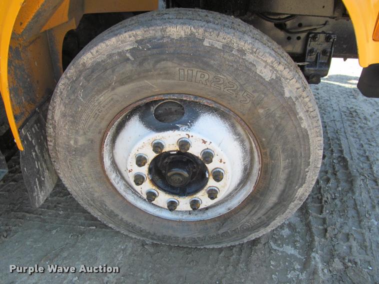 image for item J2613 2002 International 4900 dump truck
