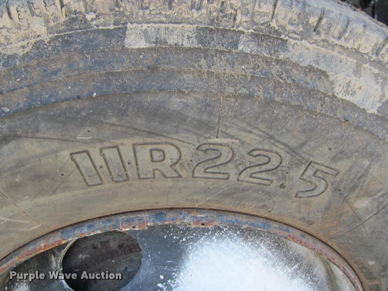 image for item J2613 2002 International 4900 dump truck