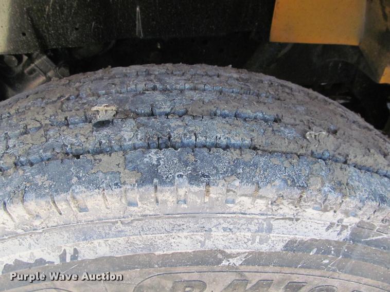 image for item J2613 2002 International 4900 dump truck