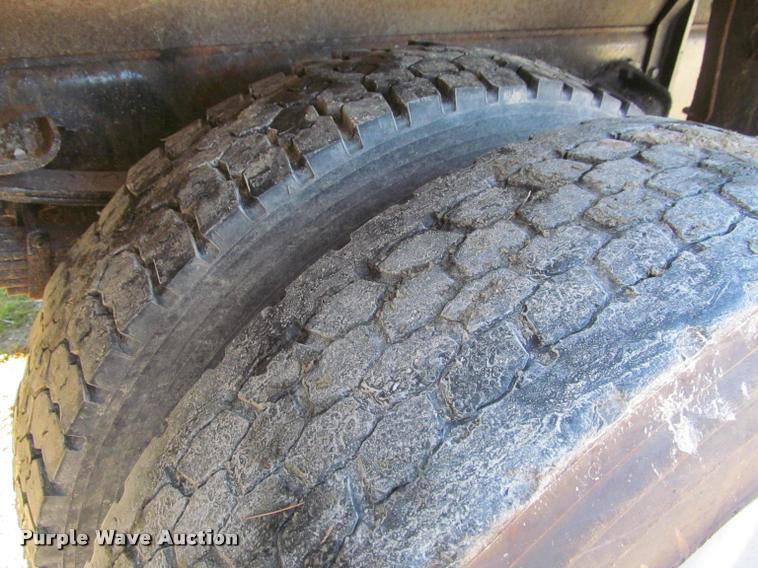 image for item J2613 2002 International 4900 dump truck