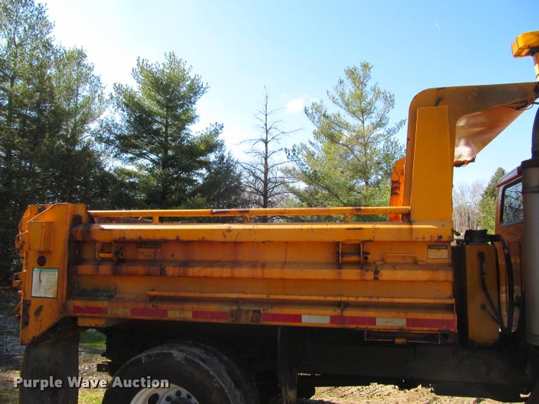 image for item J2613 2002 International 4900 dump truck