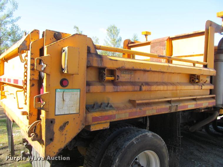 image for item J2613 2002 International 4900 dump truck